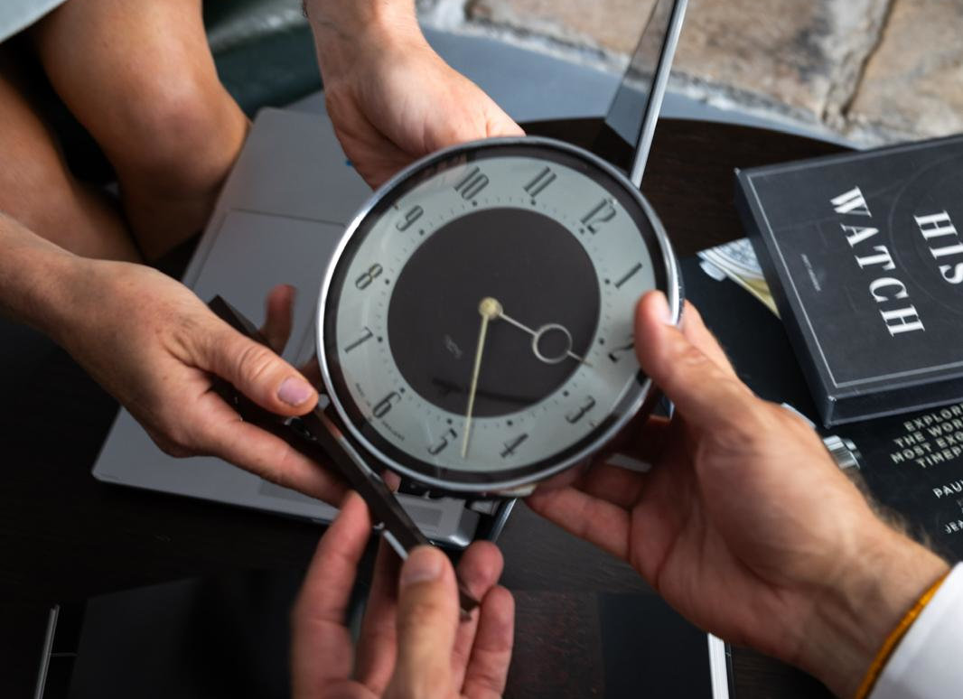clock-handover-2